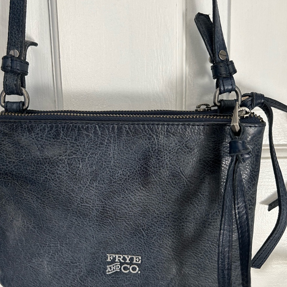 Navy soft leather Frye crossbody w/2 separate zippered pockets
